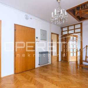 Pantovčak - poslovna zgrada ( 529m2) s pomočnim objektom 200m2, najam