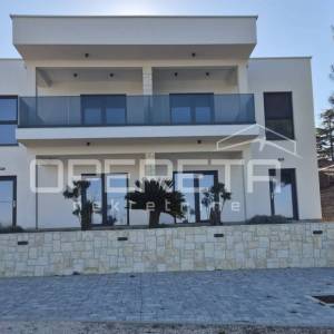 Penthouse, novogradnja na ekskluzivnoj lokaciji - prvi red do mora, Neviđane, 13