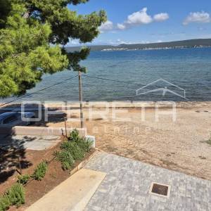 Penthouse, novogradnja na ekskluzivnoj lokaciji - prvi red do mora, Neviđane, 13