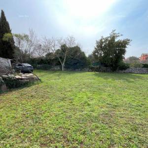 Peroj, građevinsko zemljište površine 1336 m²