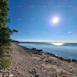 PEROJ, na samoj obali. Parcela prvi red do mora!