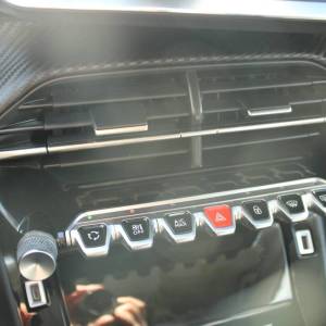 Peugeot 2008 1.2 Puretech Allure AUTOMATIK