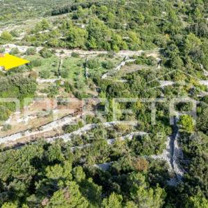 Poljoprivredno zemljište od 3050 m2 s maslinama i suhozidima