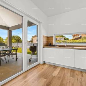 Pomer. Nova samostojeća prizemnica sa bazenom.