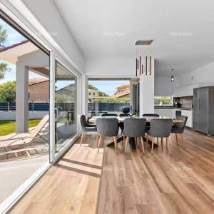 Pomer. Nova samostojeća prizemnica sa bazenom.