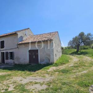 POPUST Dvojna kuća na zemljištu od 5.000m2,ROVINJ okolica