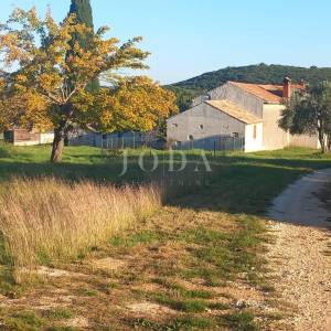 POPUST Dvojna kuća na zemljištu od 5.000m2,ROVINJ okolica