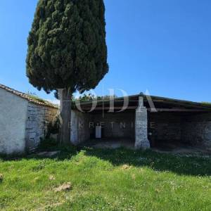 POPUST Dvojna kuća na zemljištu od 5.000m2,ROVINJ okolica