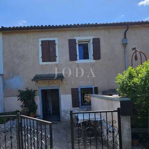 POPUST Dvojna kuća na zemljištu od 5.000m2,ROVINJ okolica