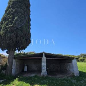 POPUST Dvojna kuća na zemljištu od 5.000m2,ROVINJ okolica