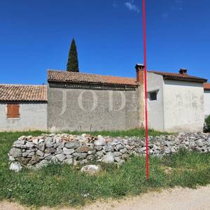 POPUST Dvojna kuća na zemljištu od 5.000m2,ROVINJ okolica