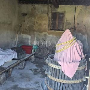 POPUST Dvojna kuća na zemljištu od 5.000m2,ROVINJ okolica