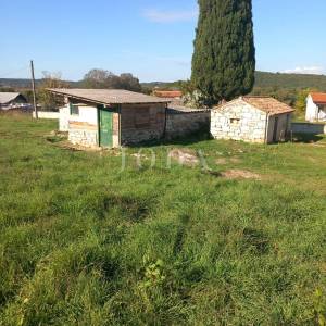 POPUST Dvojna kuća na zemljištu od 5.000m2,ROVINJ okolica