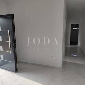 POPUST!!Lijepa moderna prizemnica s bazenom,Kršan