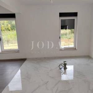 POPUST!!Lijepa moderna prizemnica s bazenom,Kršan