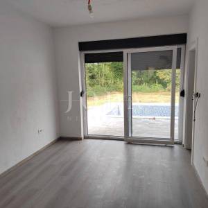 POPUST!!Lijepa moderna prizemnica s bazenom,Kršan