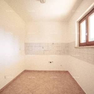 POREČ – Kuća s tri stambene jedinice i velikim zajedničkim vrtom