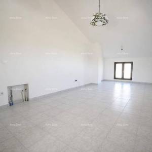 POREČ – Kuća s tri stambene jedinice i velikim zajedničkim vrtom