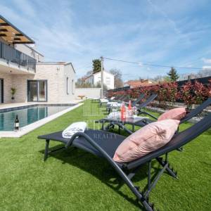 Poreč, moderna vila sa bazenom