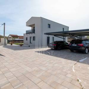 Poreč, moderna vila sa bazenom