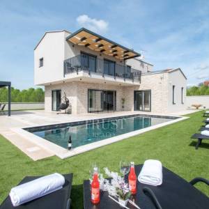 Poreč, moderna vila sa bazenom