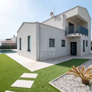 Poreč, moderna vila sa bazenom