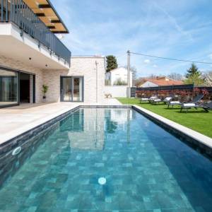 Poreč, moderna vila sa bazenom