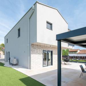 Poreč, moderna vila sa bazenom