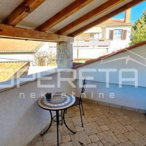 Poreč okolica - Samostojeća kamena kuća s velikim vrtom blizu mora