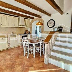 Poreč okolica - Samostojeća kamena kuća s velikim vrtom blizu mora