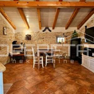 Poreč okolica - Samostojeća kamena kuća s velikim vrtom blizu mora