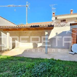 Poreč okolica - Samostojeća kamena kuća s velikim vrtom blizu mora