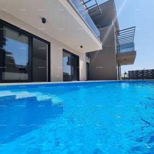 POREČ  TAR !!  Luksuzni dvoetažni stan s bazenom !S1