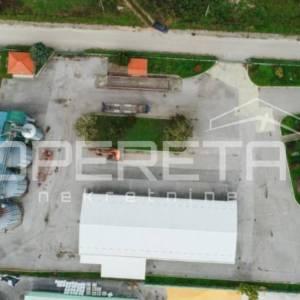  Poslovni kompleks na lokaciji između Varaždina i Ludbrega: hala, skladište, sil