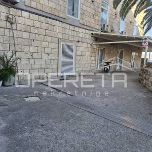 Poslovni prostor 175 m2 - centar Korčule uz more