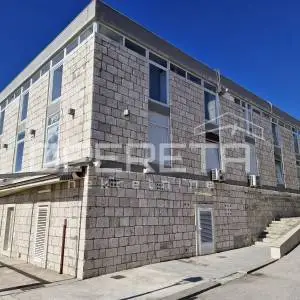 Poslovni prostor 175 m2 - centar Korčule uz more