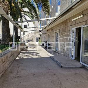 Poslovni prostor 175 m2 - centar Korčule uz more