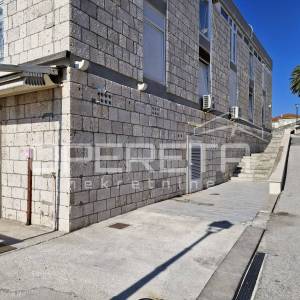 Poslovni prostor 175 m2 - centar Korčule uz more