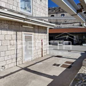Poslovni prostor 175 m2 - centar Korčule uz more