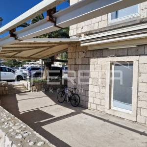 Poslovni prostor 175 m2 - centar Korčule uz more