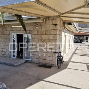 Poslovni prostor 175 m2 - centar Korčule uz more