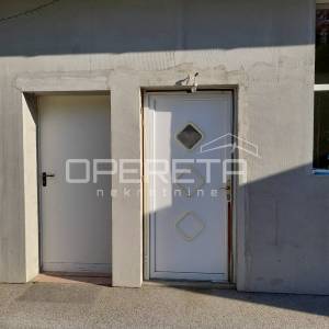 POSLOVNO - STAMBENA HALA BLIZU SLOVENSKE GRANICE