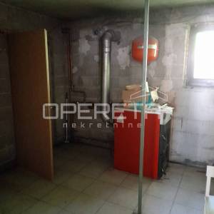 POSLOVNO - STAMBENA HALA BLIZU SLOVENSKE GRANICE