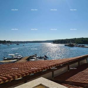 Poslovno-stambena zgrada pored mora, Medulin!