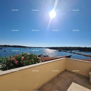 Poslovno-stambena zgrada pored mora, Medulin!