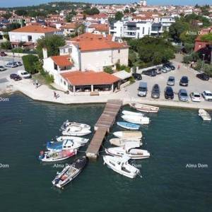 Poslovno-stambena zgrada pored mora, Medulin!