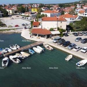 Poslovno-stambena zgrada pored mora, Medulin!