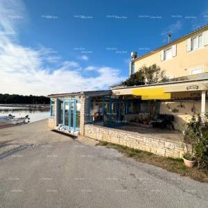 Poslovno-stambena zgrada pored mora, Medulin!