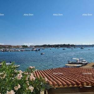 Poslovno-stambena zgrada pored mora, Medulin!