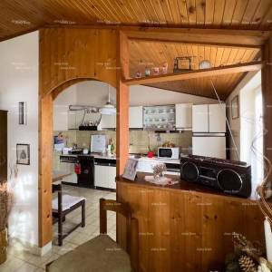 Poslovno-stambena zgrada pored mora, Medulin!